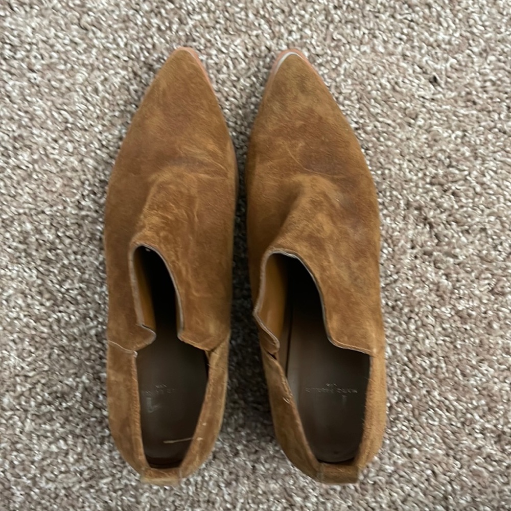 Suede Marc Fisher Chelsea bootie in size 6.5